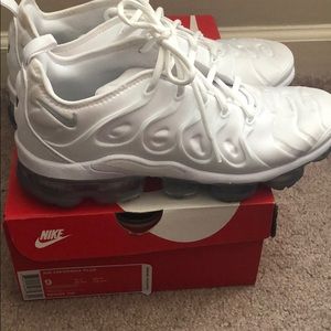 NIKE AIR VAPORMAX PLUS